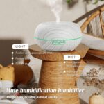 Difusor ultrasonico funcionando en una mesa