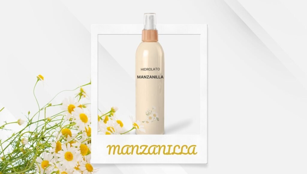 Fotografía de frasco con hidrolato de Manzanilla en spray, acompañado de la palabra 'Manzanilla' y la planta. Ideal para reflejar suavidad, calma y propiedades naturales de la manzanilla.